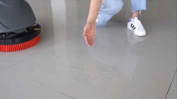 全自動洗地機為什么吸水不干凈？要怎么解決？