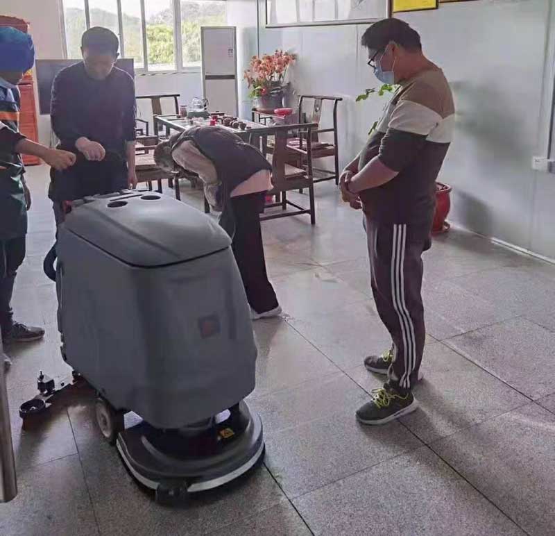 餐廳工業掃地機和洗地機簡介