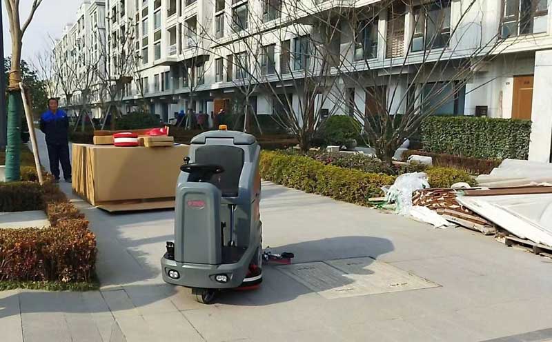 駕駛式洗地機為您的企業帶來多項優勢