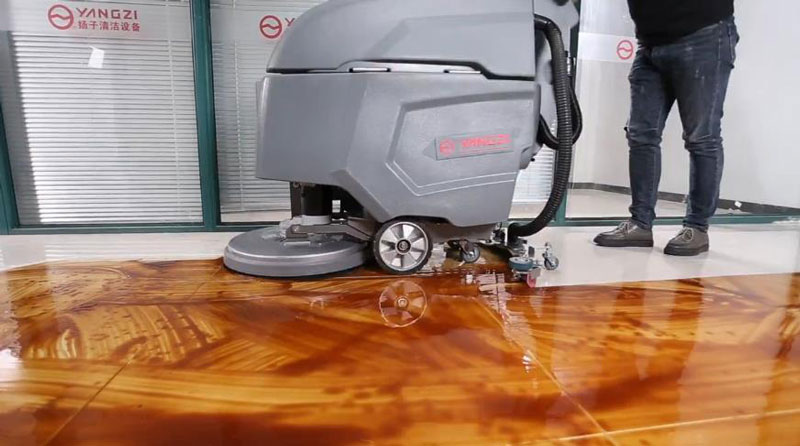 哪種手推式洗地機適合您的設施