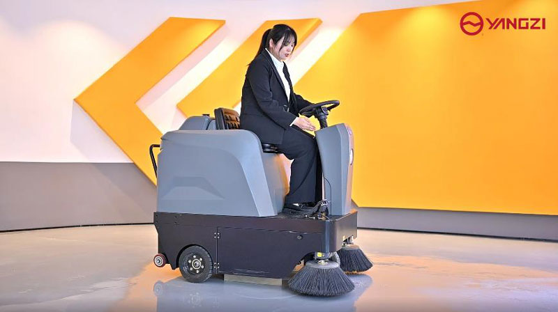 工業掃地機在維護中發揮著關鍵作用