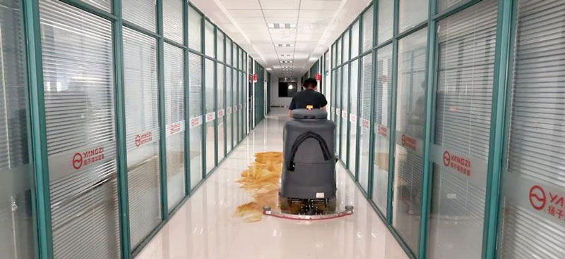 使用洗地機可提高您辦公室的專業水平