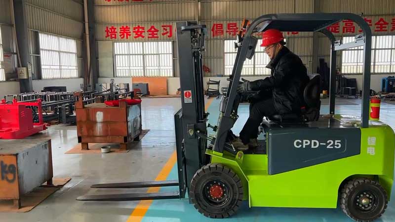 揭穿電動叉車神話！