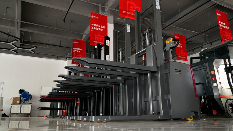 隨著天氣變暖，保養叉車輪胎