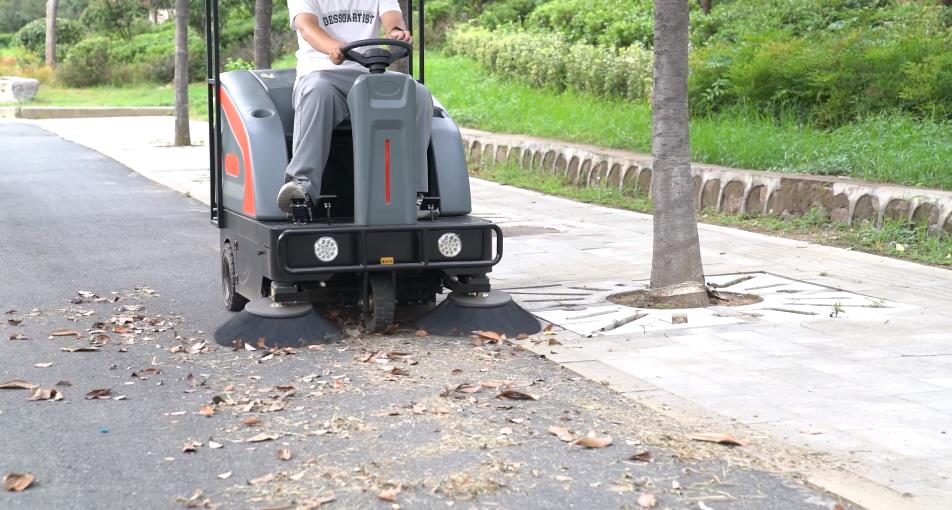揚子掃地車道路清掃車多少錢