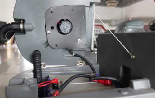 掃地車電機經常燒壞，保險絲反而沒燒