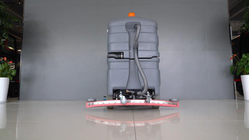 地庫難清潔？試試揚子X8駕駛式洗地機！